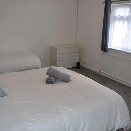 Modern 5-bedroom * Bristol