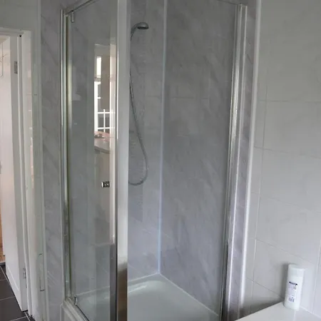 בית נופש Modern 5-bedroom