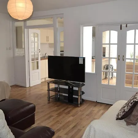 Modern 5-bedroom