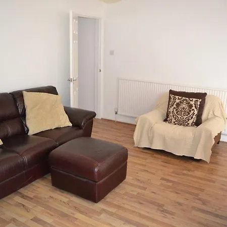 בית נופש Modern 5-bedroom *