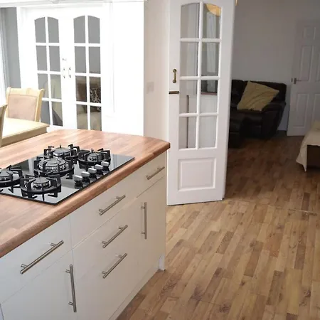 Modern 5-bedroom * Bristol