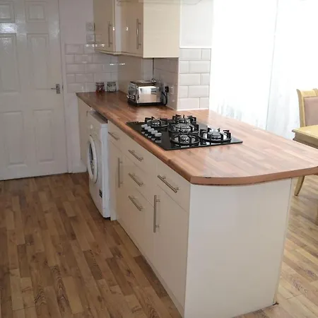 Modern 5-bedroom * Bristol